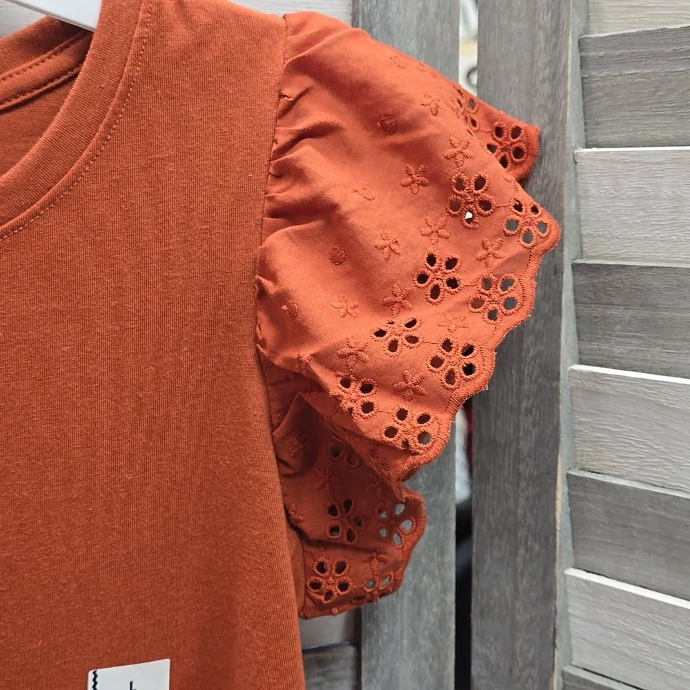 Girls' Short Sleeve Eyelet T-Shirt | Cat & Jack |  Small (6/7)